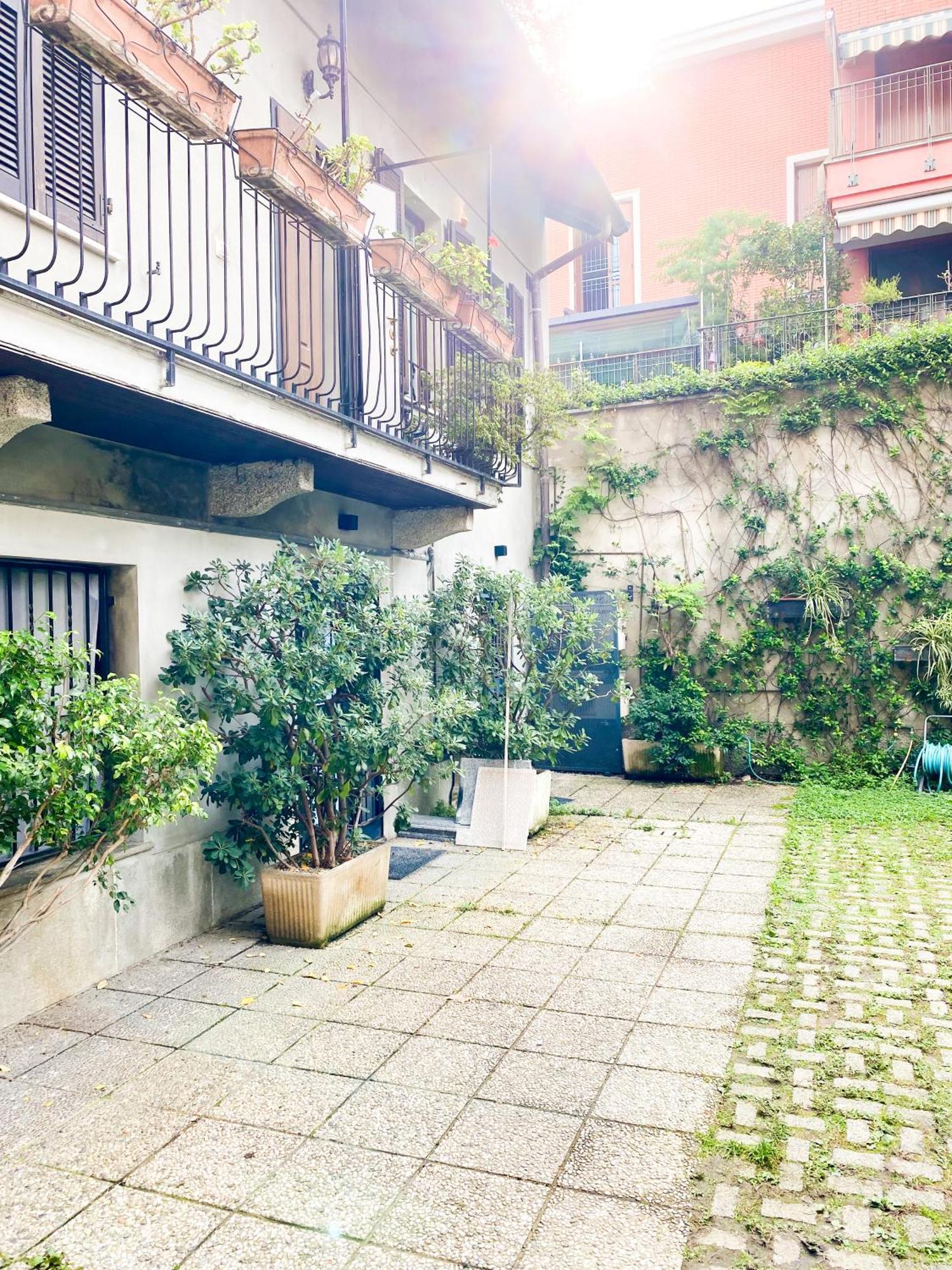Brenta Place Milan Bagian luar foto